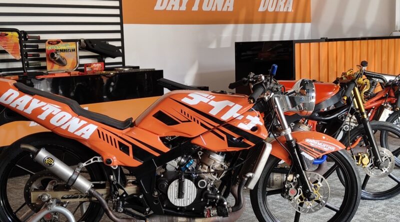 SINAR MUSTIKA Gandeng DAYTONA, Siap Ramaikan Drag Bike 2025 di Banten dan Jawa Barat