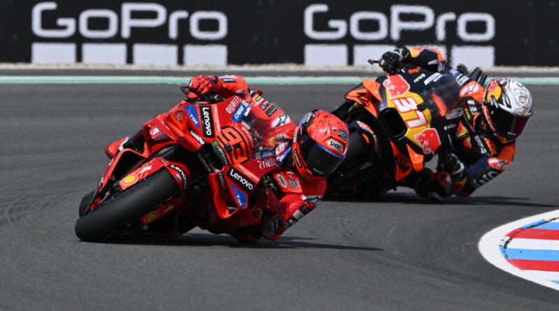 Sprint Race MotoGP Thailand 2026 Memanas: Acosta Menang Kontroversial, Duel Kontra Marc Marquez Bikin Tegang